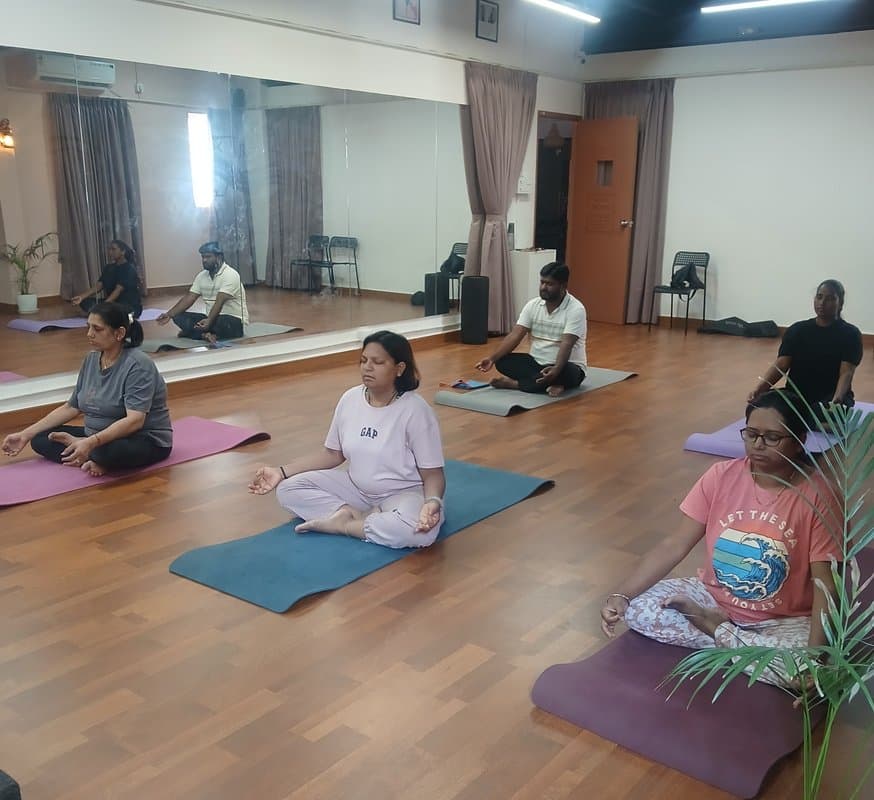 Private yoga coaching session at SÕM Wellness Studio